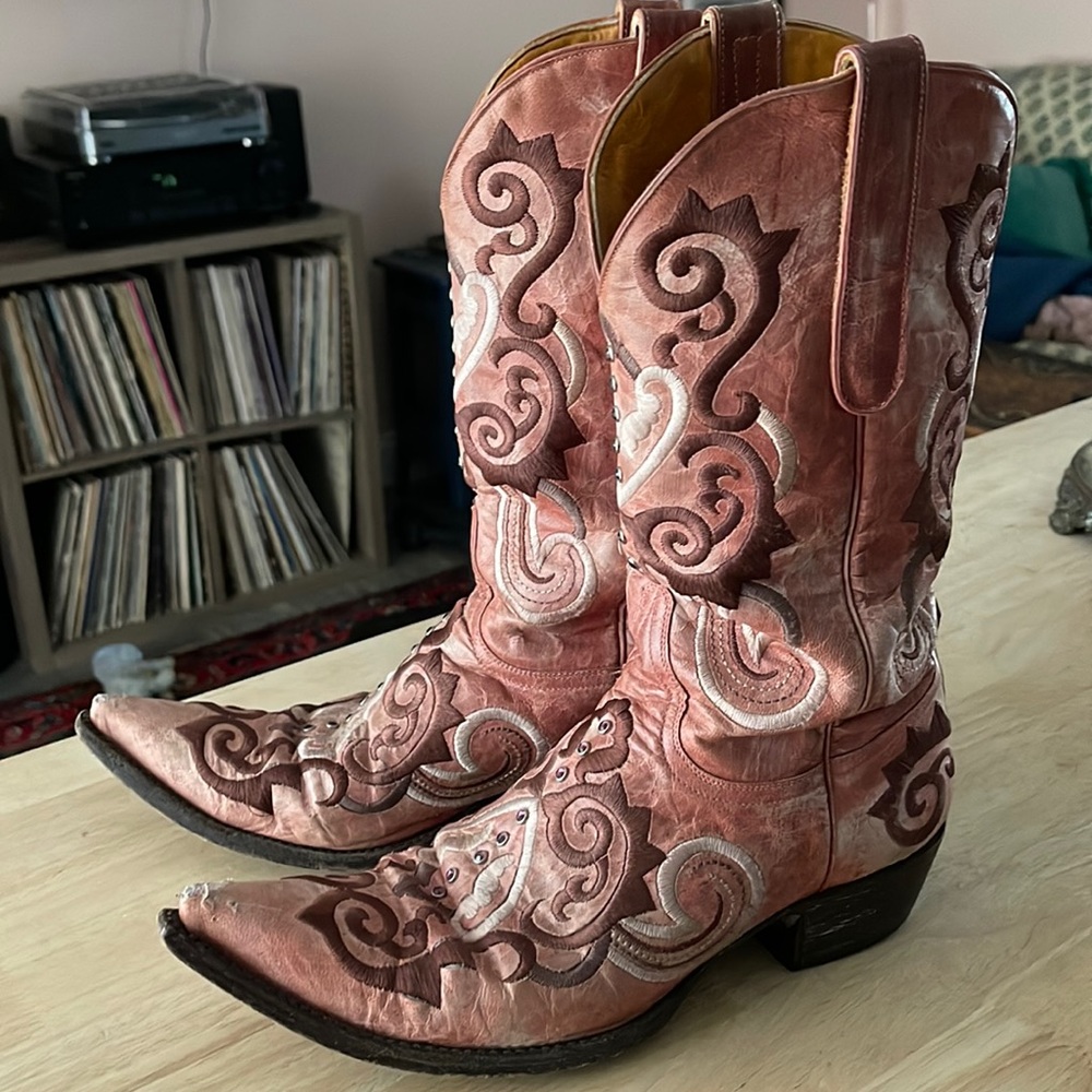 Vintage Swarovski crystal rose embroidered Old Gringo boots!